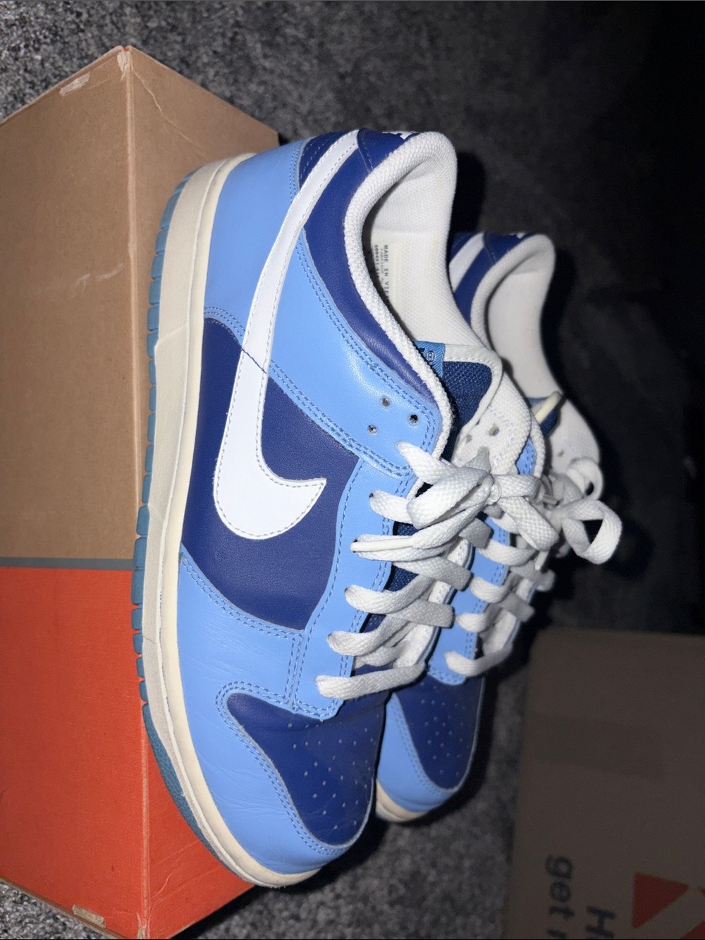 Nike Kids Low-Top Sneakers in Light Blue, Navy & White